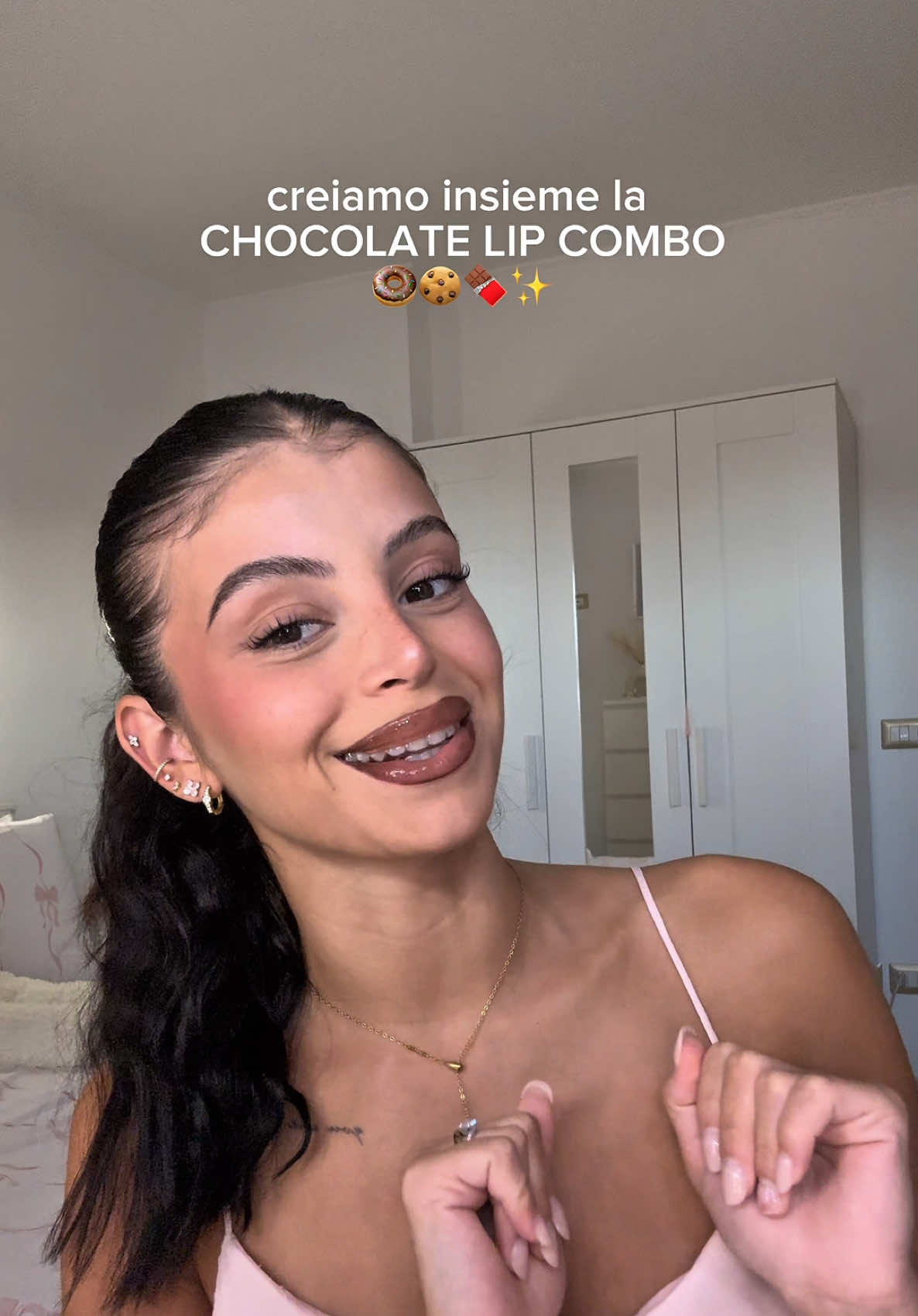 mi piace tantissimo anche se, appena tornerò bianca cadaverica, non potrò più indossarla😭🫣 #lipcombo  @makeupforever @KIKO Milano @Catrice Cosmetics 