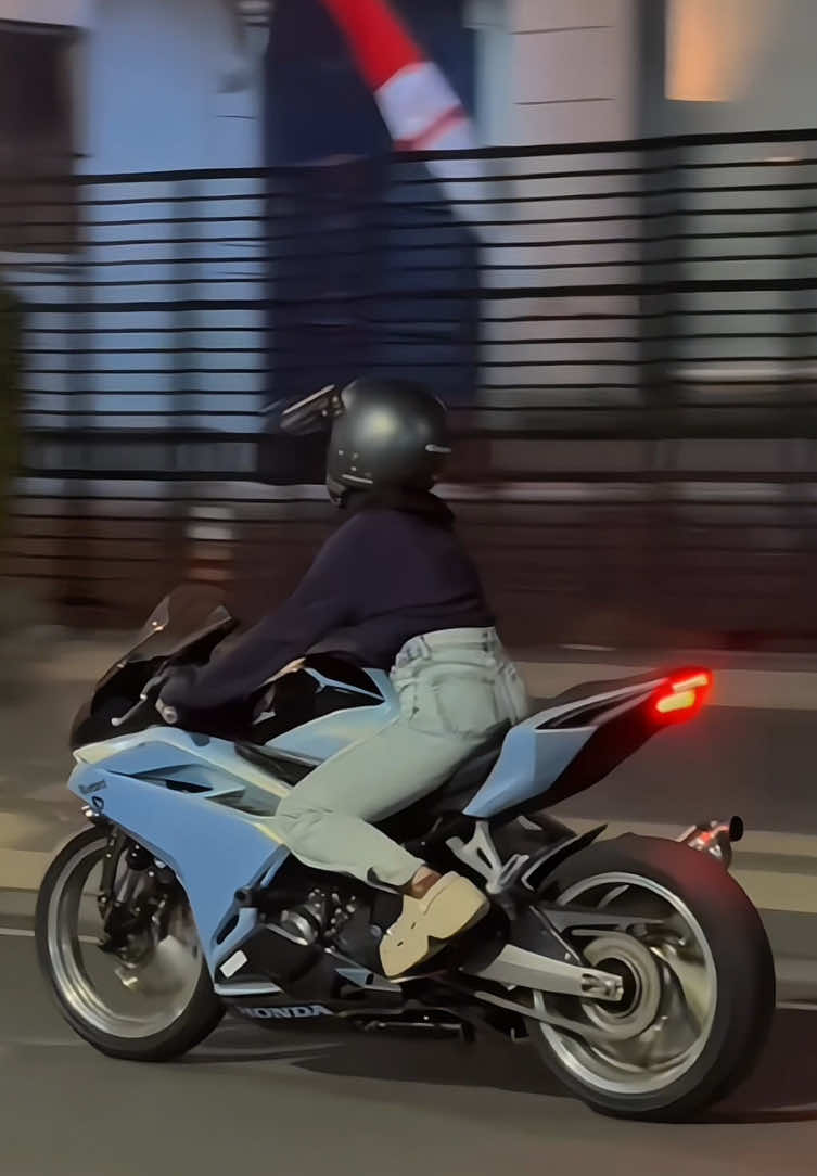 🐣 #cbr250rr 
