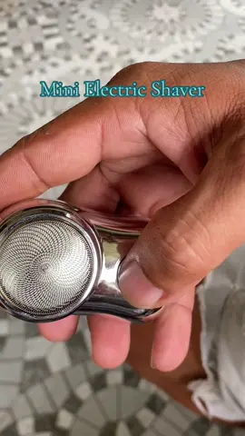 Mini Electric shaver for men, chargeable at napaka convinient gamitin #minishaver #minielectricshaver #shaver #shaverformen #portableshaver  