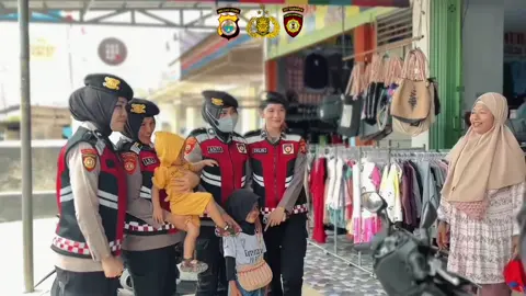 Personil Polwan Dit Samapta Polda Maluku Utara Melaksanakan Patroli Dialogis / Himbauan Polwan Di Seputaran Wilayah Sofifi, Maluku Utara. PELAKSANAAN KEGIATAN: • Menindak lanjuti peta kerawanan di wilayah hukum Polda Maluku Utara. • Melaksanakan patroli dialogis kepada masyarakat guna antisipasi gangguan kamtibmas, dan menjalin hubungan lebih dekat dengan masyarakat serta lebih mengenal simbol budaya yang ada di wilayah Sofifi, Maluku Utara. • Berdialog dan menghimbau kepada warga agar selalu waspada terhadap kejahatan lingkungan beraktivitas. • Berdialog dan mendengarkan keluhan warga setempat dan menghimbau agar selalu berhati hati saat beraktivitas di siang hari dan jika ada hal yang mencurigakan segera melaporkan ke pihak yang berwajib. • Melakukan pembubaran terhadap masyarakat yang mengganggu dengan minum minuman keras di tempat umum. #ditsamapta #samaptanusantara #polisiindonesia🇮🇩 #malukuutara #baharkampolri 
