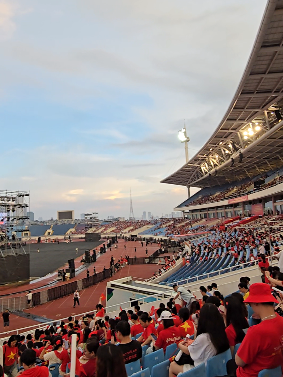 Tình hình concert trong sân vận động mỹ đình lúc này #concertquocgia #xh #toiyeuvietnam #concert 
