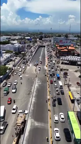 🚧✨ Así avanza la obra en la Prolongación 27 de Febrero con Isabel Aguiar 🏗️ Los trabajos muestran un progreso notable, con un diseño moderno y bien estructurado que transformará la zona. 👷‍♂️🏙️ Gracias al impulso del gobierno del presidente Luis Abinader Corona, las cosas van cambiando paso a paso, con la fe puesta en Dios 🙏 para que este proyecto continúe avanzando en beneficio de todos. #ProgresoRD 🇩🇴 #ObrasPúblicas #SantoDomingoOeste