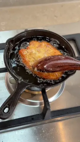 Can’t believe how good this pan feels in hand. Heavy, solid, and heats evenly—seriously makes a difference. Don’t wait, grab yours now!#KitchenUpgrade #CookwareLovers #CastIronLife #HomeCooking #TikTokShopLaborDaySale