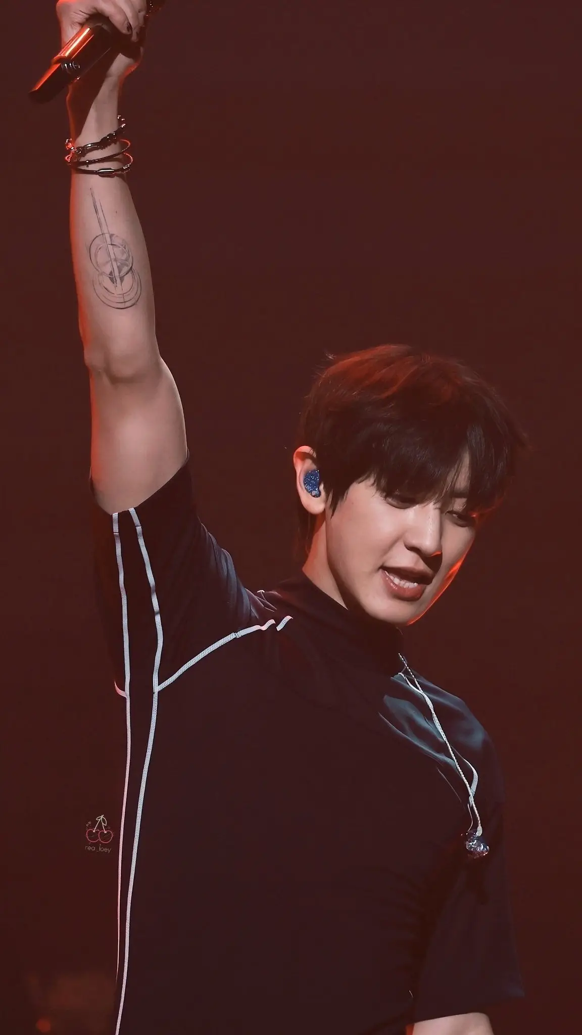 Sound stage🎸✨ —Archive photos 2/2💗  #CHANYEOL #EXO #찬열 #PARKCHANYEOL #CHANYEOL_UpsideDown 