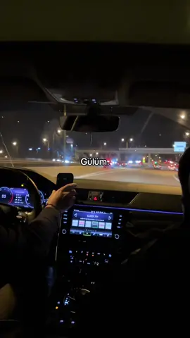 Gülümmm. #uygardoganay #uygardoğanay #hadigülümsornerdeyim 