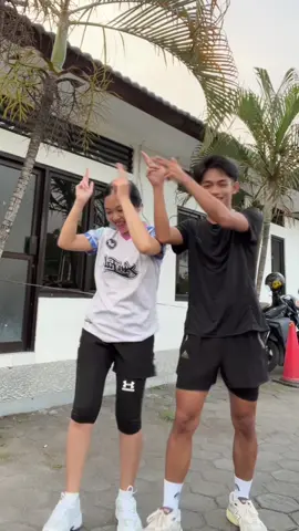 bundahara goyang patah-patah🤣@Sesillia 