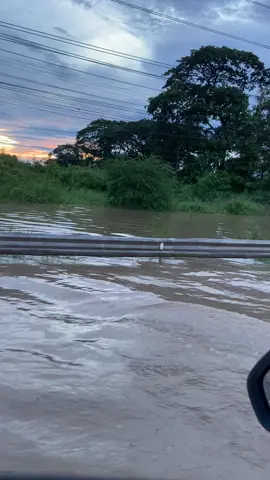 ฝนตก น้ำท่วม ขาเข้าตัวเมือง#อุดรธานี#เทรนด์วันนี้ 