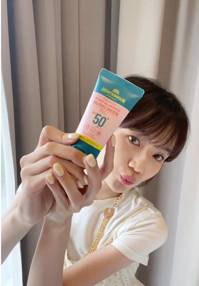 Me when tell you why my skin looks filter-smooth right after applying sunscreen 🤗 #Sunscreenviral #RealSPF #Sunscreenlokal #SPFspecialist 