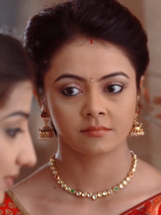 | paridhi phát đồ cúng cho mọi người ,kokila phát hiện đá trong phòng Meera 🥰#ammuuvatinhyeu #phimhay 🌹