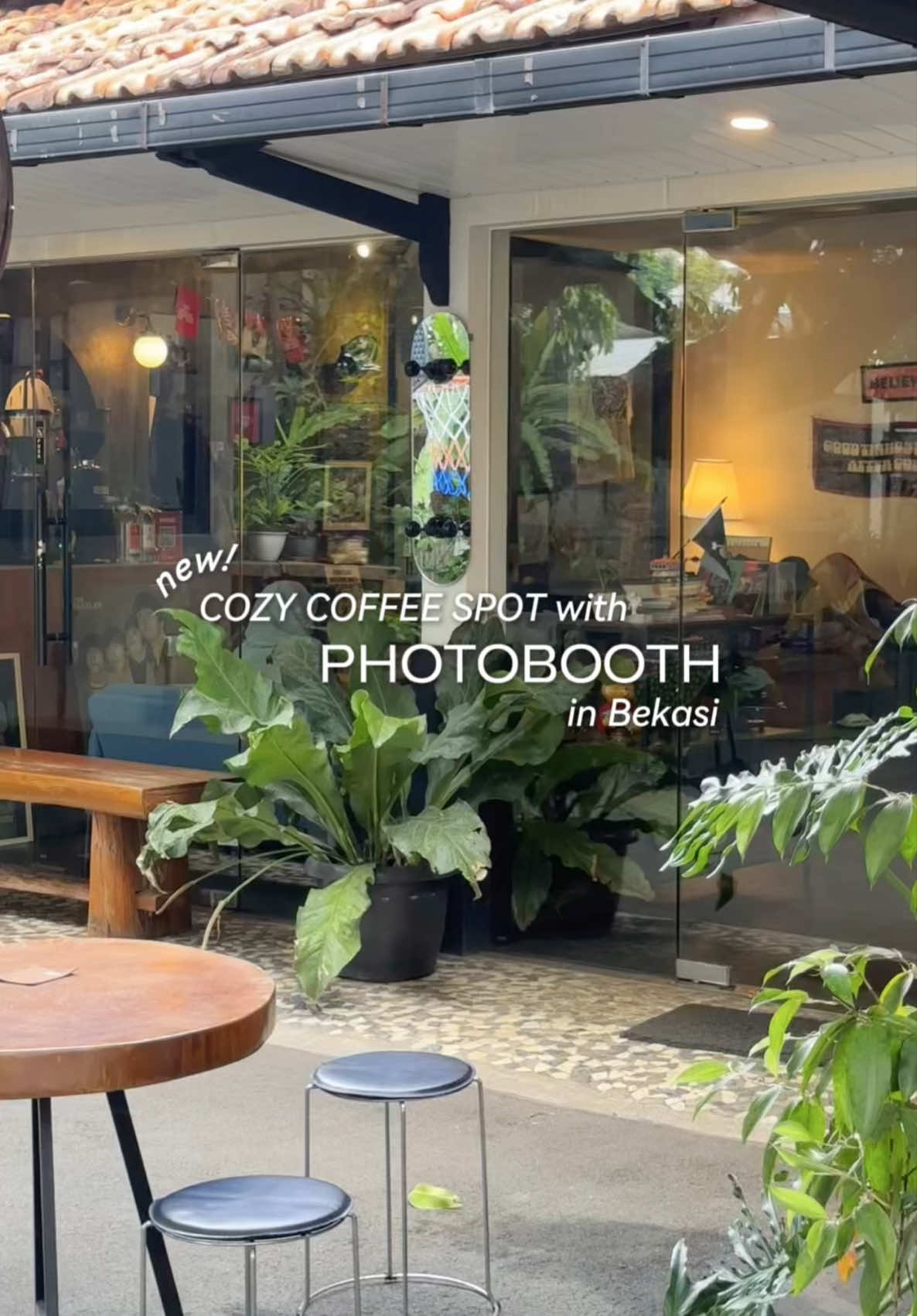 cafe nya nyaman, matcha nya ENAK dan bisa photobooth gemes📸🍵 kedua kali visit cabang @MEMORA FOTO dan hasil foto nya selalu baguss terus bisa dapet free album, keychain atau kopi loh👀 #photoboothbekasi #photoboxbekasi #cafebekasi #ngopibekasi #rekomendasicafebekasi #nongkrongbekasi 