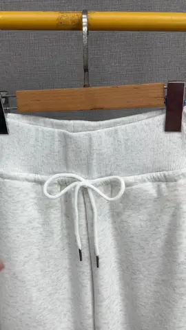 Thời tiết trời thu này mặc quần nỉ ép 2 da cạp cao 10p nhà Hiin vừa đẹp vừa hack dáng siêu đỉnh ạ #thoitrangnu #hiincloset #quanhottrend #quanongrong #xuhuong 