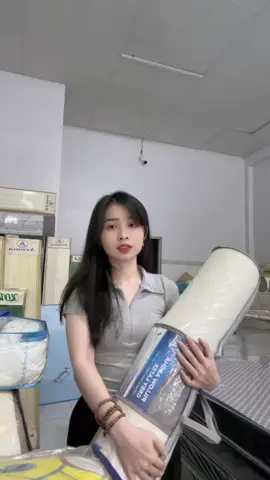 Ủng hộ bé nó vài đơn cho đủ KPI để sếp tăng lương còn dành tiền lấy chồng nữa khách ơiiii 🥰. Bên em đang có nhiều chương khuyến mãi từ chăn ga gối nệm. Zalo 0917675196 để được tư vấn nhaaaaa #aroma #nemgiakho #nemgiakhohophong #viral #fyp 