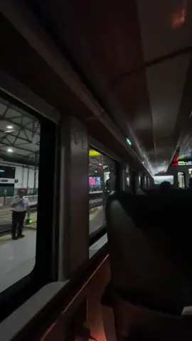 night train vibes ❤️ . in frame Kereta Api Bima (7) relasi Surabaya Gubeng - Gambir meninggalkan Stasiun Madiun.  . #bismillahfyp #bima #keretaapiindonesia #kai121 #railfansindonesia 
