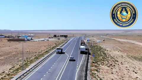 #ЗАҢМЕНТӘРТІП #ЗАКОНИПОРЯДОК #БІЗДІҢПОЛИЦИЯ #НАШАПОЛИЦИЯ 🚓 Құқықтық тәртіп: Маңғыстауда республикалық тас жолдарда рейдтік жұмыстар күшейтілді 2025 жылғы 26-28 тамыз аралығында республика көлемінде өтіп жатқан «Құқықтық тәртіп» жедел-профилактикалық іс-шарасы аясында Маңғыстау облысында жол қозғалысы қауіпсіздігін қамтамасыз ету бағытындағы жұмыстар күшейтілді. Атап айтқанда, Маңғыстау облысы полиция департаментінің патрульдік полиция ротасының қызметкерлері «ҚазАвтоЖол» ұлттық компаниясы өкілдерімен бірлесіп, республикалық маңызы бар тас жолдардың бойында орналасқан шаруа қожалықтарының иелерімен түсіндіру жұмыстарын жүргізді. Түсіндіру барысында: 	•	жол бойына малдың шығу қаупі, 	•	темір қоршаулардың бұзылмауы, 	•	малды арнайы айдап өту жолдарынан ғана өткізу сияқты мәселелерге ерекше назар аударылды. Рейдтік іс-шаралар жол-көлік оқиғаларының алдын алу, жүргізушілер мен жолаушылардың қауіпсіздігін қамтамасыз ету және жол ережелерін сақтау мәдениетін арттыру мақсатында жалғасатын болады. #МаңғыстауоблысыПолициядепартаменті #ДепартаментполицииМангистаускойобласти #АяғановСағындық #СағындықАяғанов #АягановСагиндик #СагиндикАяганов #ДПМО #МОПД #ҚРІІМ #МВДРК