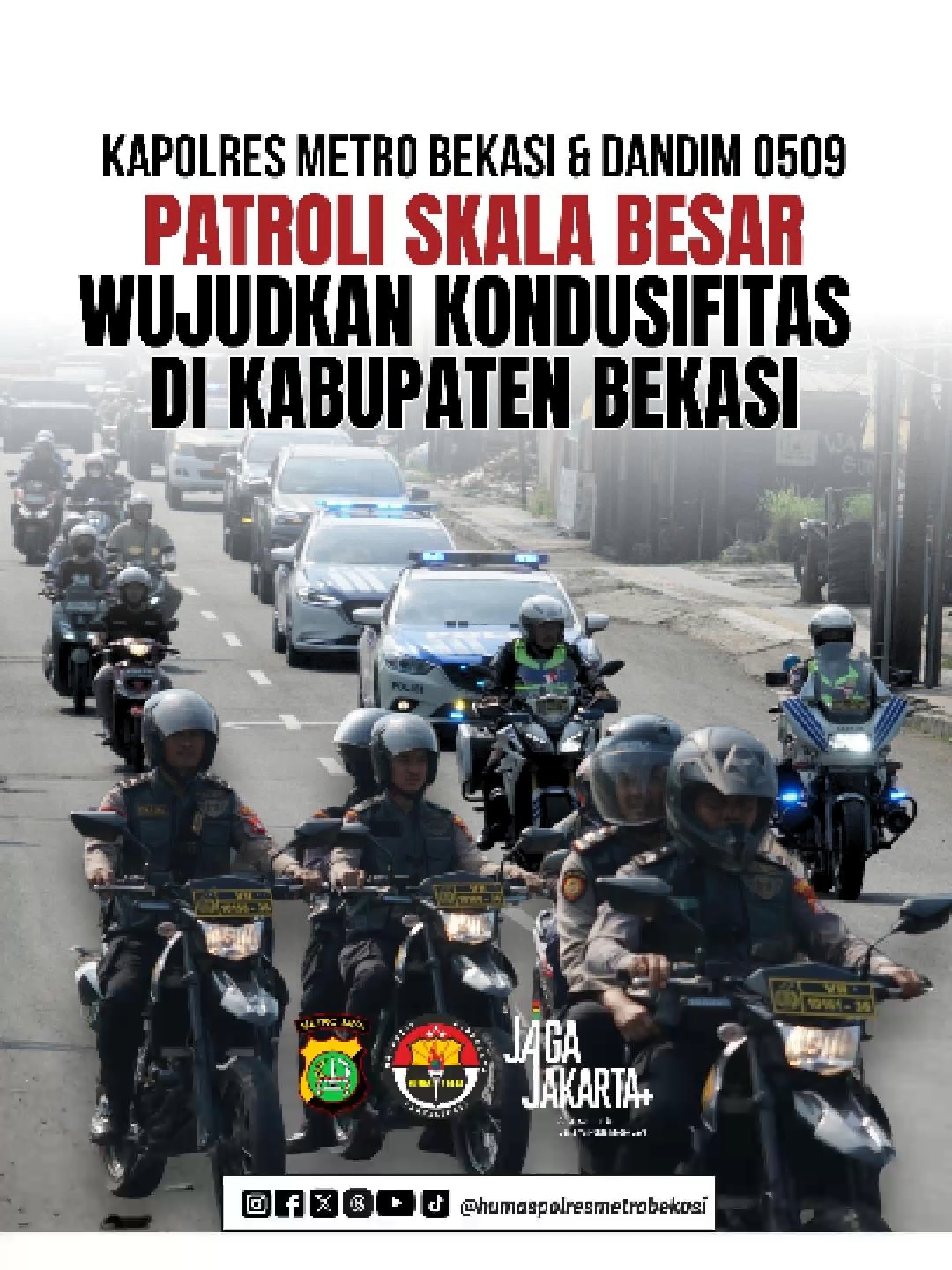 Patroli Skala Besar TNI–Polri di Kabupaten Bekasi, Pastikan Situasi Aman dan Kondusif Bekasi – Polres Metro Bekasi bersama Kodim 0509 Kabupaten Bekasi menggelar patroli skala besar gabungan dalam rangka menciptakan situasi aman dan kondusif di wilayah hukum Kabupaten Bekasi, Senin (1/9/2025). Kegiatan dipimpin langsung oleh Kapolres Metro Bekasi Kombes Pol Mustofa, S.I.K., M.H. bersama Dandim 0509 Kabupaten Bekasi Letkol Arh Sabdho Aji Wibowo, M.Han. dengan kekuatan personel sebanyak 115 anggota gabungan TNI–Polri. Patroli gabungan ini menyusuri sejumlah titik strategis dan pusat aktivitas masyarakat, meliputi Pasirgombong, Jababeka I, Jl. Industri Selatan, Kalimalang, Jl. Science Boulevard, Stadion Wibawa Mukti, Jl. Cikarang Baru Raya, Jl. H. Umar Ismail, dan Jl. Ki Hajar Dewantara hingga kembali ke Mapolres Metro Bekasi. Kapolres Metro Bekasi menegaskan bahwa patroli ini sebagai bentuk kehadiran negara dalam menjamin rasa aman masyarakat. “Kami bersama TNI hadir untuk memastikan Bekasi tetap aman, nyaman, dan kondusif. Patroli skala besar ini juga sebagai upaya preventif dalam mencegah potensi gangguan kamtibmas,” ujar Kombes Pol Mustofa. Dandim 0509 menambahkan, soliditas TNI–Polri menjadi kunci menjaga keamanan di wilayah Bekasi. “Sinergi ini akan terus kita tingkatkan demi terciptanya situasi yang stabil dan kondusif di Kabupaten Bekasi,” tegas Letkol Arh Sabdho Aji Wibowo. @listyosigitprabowo @divisihumaspolri @kapoldametrojaya @poldametrojaya @ade_kuswara_kunang @dr.asepsuryaatmaja  #PatroliSkalaBesar #TNIpolriSolid #BekasiAman #JagaBekasi #BekasiKondusif #SinergiTNIpolri #PolriPresisi #TNIKuatBersamaRakyat #BekasiTertib #ViralBekasi