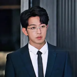 why do i feel like secretary chang yu knows something 👀 he checked the cctvs for hua yonh so he def saw gao tu #ABOdesire #gaotu #shenwenlang #fyp #changyu #垂涎desire #desiretheseries #黄星 #邱鼎杰 #李沛恩 #江衡 #omegaverse #fyp #chinesebl #seekyli #qiudingjie #jiangheng #bl #drama #lipeien #oceanjiang #eliothuang #สาววายทุกด้อม #ติ่งจีน #edit #langtu #shengao #huasheng #huayong #shengshaoyou #china
