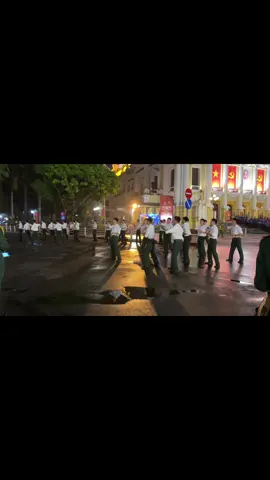 đầu cầu Nhà hát lớn có gì, nhà trai tới nhà trai tới chị em ơii #xuhuong 