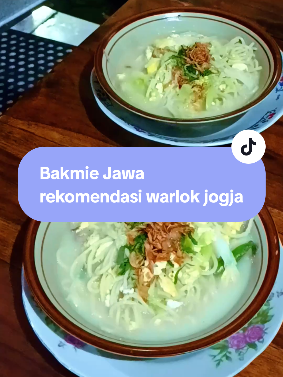 🍜✨ REKOMENDASI WARLOK JOGJA Kalau malam-malam di Jogja bingung cari kuliner, cobain Bakmie Jawa Jogokaryan! Katanya sih, ini warung favoritnya orang lokal – dimasak pakai tungku arang, rasanya autentik dan nagih banget. Nggak heran tiap malam selalu rame, karena selain enak, suasananya juga khas Jogja banget. 🌙 Kalau ke Jogja, wajib masuk list kuliner kamu! 🙌 👉 Ada yang udah pernah nyobain? Cerita dong pengalamanmu di kolom komentar 👇 #fyp #CapCut #bakmijawa #kulinerjogja #jogja 