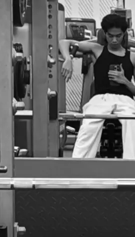 #superfrince |• um.. sirr?? 🙇🏻‍♀️🙇🏻‍♀️ #tiktok #onic #fyp #biceps @frincemiguel 