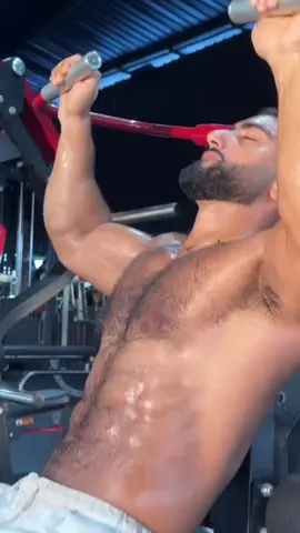 A little sweaty, can you smell that testosterone? #muscle #GymTok #globalbodybuilders #bodybuilder #sweat 