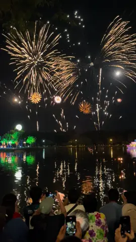 ปีนี้มาดูพลุด้วยกันนะครับ #ลอยกระทงสุโขทัย #อุทธยานประวัติศาสตร์สุโขทัย 