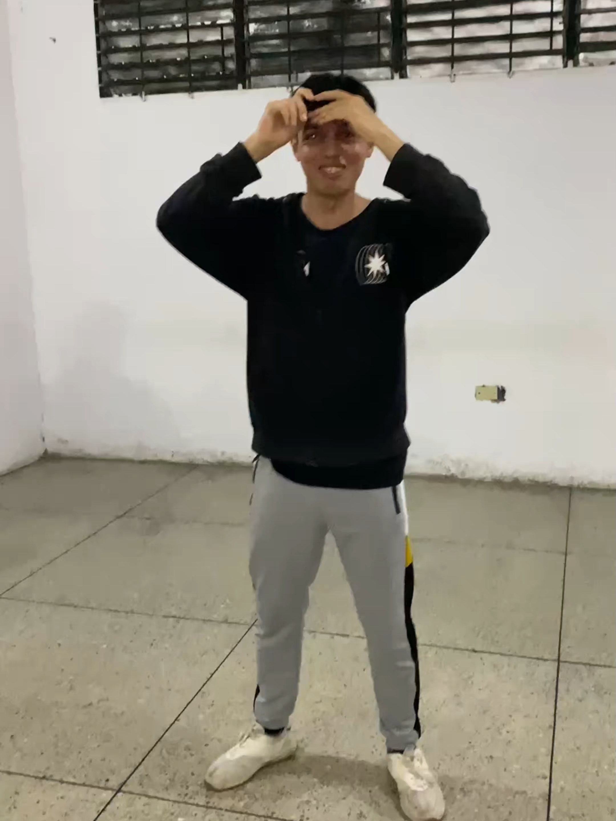 ¿Quién lo hizo mejor? #dance #bailes #estiramientos #humor #funny #baile #ensayo #kpop #viral #paratiiii #acarigua #foryoupage