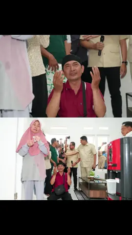 Penyerahan kunci rumah untuk Keluarga Almarhum Affan Kurniawan. Menteri Ara mengatakan, bahwa dirinya mendengar dari ibunda almarhum, bahwa Affan sedang menabung untuk membelikan ibu sebuah rumah. Sebelum serah terima, Menteri Ara berbincang dengan keluarga almarhum Affan untuk menanyakan apakah rumah yang diberikan sudah cocok, yakni rumah tipe 30/60 dua kamar tidur, satu kamar mandi, ruang tamu dan ruang keluarga, dapur. Ibunda Alm. Affan, Erlin menyampaikan bahwa dirinya dan keluarga sudah merasa cocok dengan rumah yang dilihat hari ini di Pesona Kahuripan 10 Cileungsi Bogor. “Saya sudah cocok tadi sudah lihat sekeluarga lingkungannya bagus, tidak terlalu jauh dari Jakarta,” #affan #affankurniawan #rumahsubsidi #presidenprabowo #prabowo