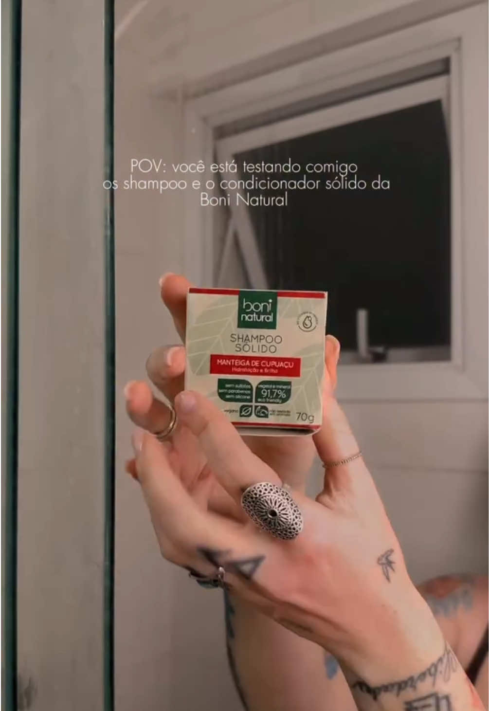 ✨ Cuidado prático para o seu dia a dia! 💚 Nossa linha Capilar Sólida : shampoo e condicionador, hidrata e nutre seus fios de forma natural e eficaz. Amamos o Review @marianalace 💚🌱 #boninatural #vegano #cleanbeauty #shampoo #condicionador 