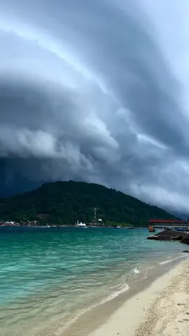 *TAKE NOTED* please korang jangan balik lewat sngat ya.klau abam bot  bgitau pasal cuaca sila take note semua!!!happy holiday #storm ##daytrip #daytripsnokeling