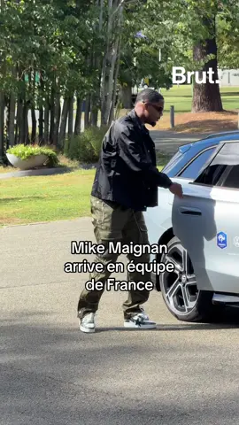 Mike Maignan arrive en équipe de France #mikemaignan #maignan #equipedefrance #clairefontaine #acmilan 