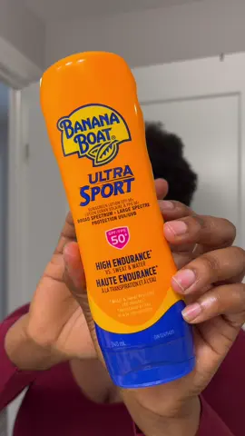 🌞 Sunscreen Vibe Check! 🌞 ft @bananaboatca @Banana Boat Ultra Sport Sunscreen Lotion SPF 50+ ⛱️ UV Filters: Homosalate, Octocrylene, Octisalate, Avobenzone ✨ Pros: ✔️ No stinging eyes ✔️ No funky smell ✔️ Broad-spectrum protection ✔️ Sweat & water resistant (up to 80 mins) ✔️ Big bottle (240 mL, so it lasts!) 😅 Downside? Gives a dewy–shiny finish. I mostly use it on my body, so the glow doesn’t bother me. Would you add this to your summer bag? 🌴💛 #SunscreenCheck #SkinProtection #BananaBoat #SPF50 #SunscreenEveryday     