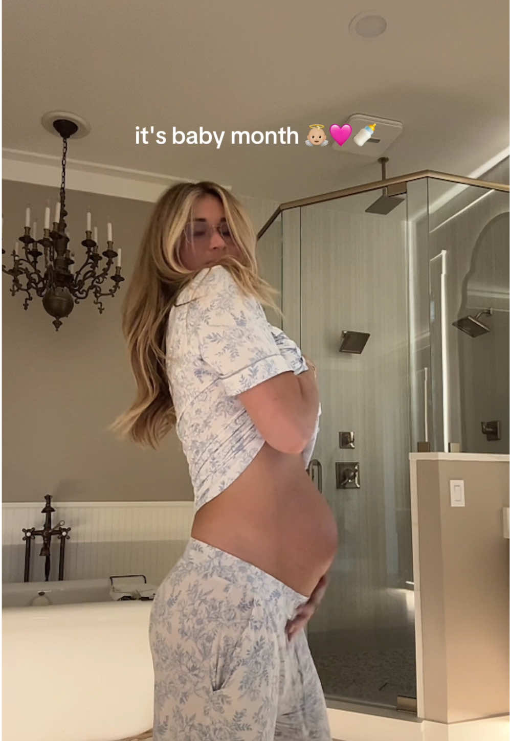 oh how we can't wait to hold you, baby girl 🩷 #momtok #pregnant #MomsofTikTok #babygirl #baby 