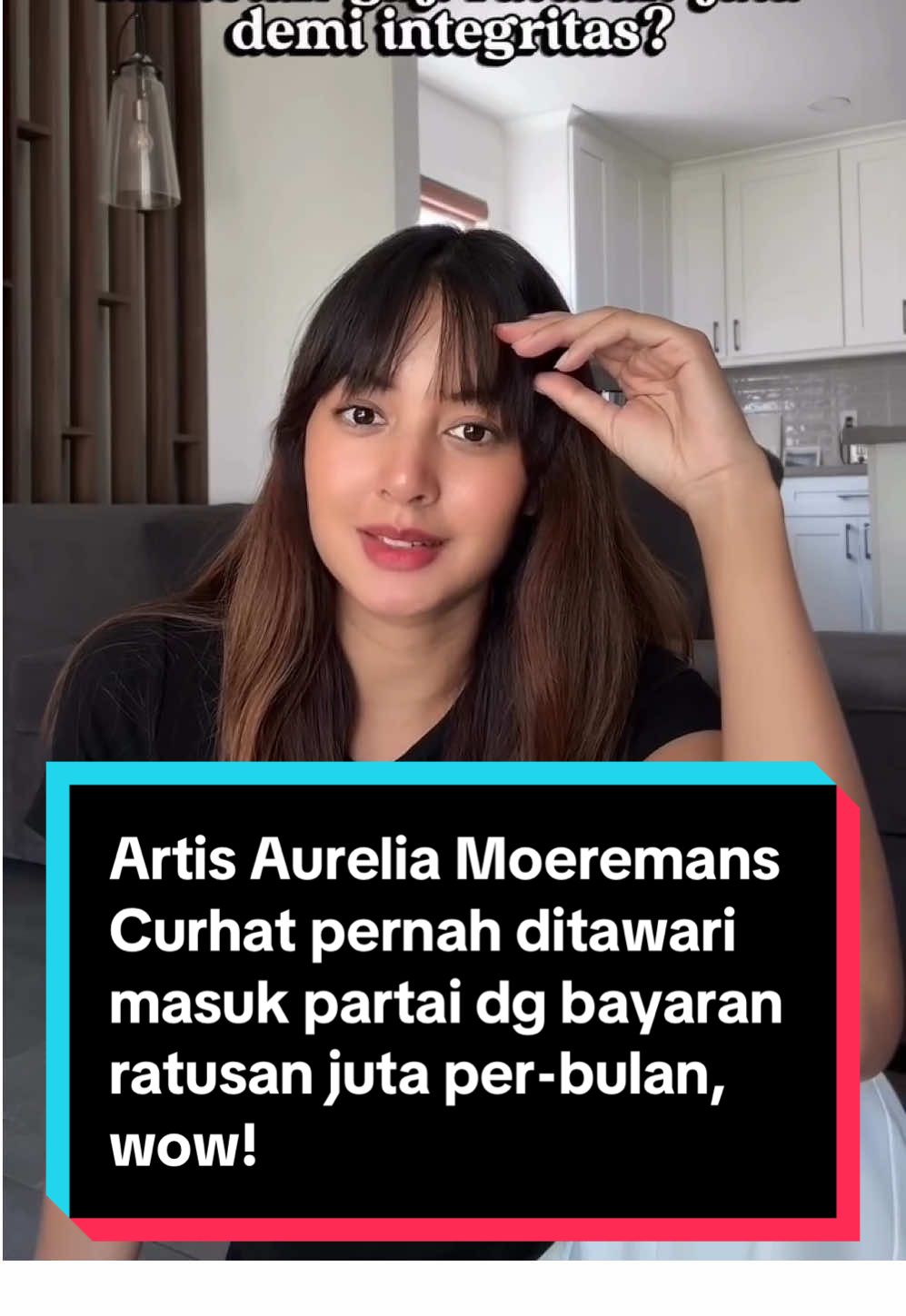 Aktris cantik Aurelie Moeremans mengaku pernah beberapa kali ditawari untuk terjun ke dunia politik. Bahkan, Aurelie sempat dijanjikan akan mendapat bayaran ratusan juta rupiah setiap bulan jika bersedia bergabung dengan sebuah partai. Curhatan ini diungkapkan Aurelia pada Minggu (31/8/2025) di akun instagramnya, usai memperhatikan terjadinya demo besar besaran di Jakarta dan lainnya. Simak yu! #aurelie #fem #femindonesia🌈 #masukpartai #artis 