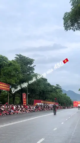 Lần duy trì học tập cuối cùng của chú Thực cũng là vòng tập cuối cùng của A80, vòng cuối cùng của chu kỳ diễu binh quốc gia 10 năm 1 lần🥹 Thật vui và tự hào khi được làm 3 mùa diễu binh quốc gia cùng Vua Điều Lệnh- Hoàng Trung Thực❤️🇻🇳 🇻🇳🇻🇳🇻🇳🇻🇳🇻🇳#a80 #khoinucsdn #quockhanh2025 #congannhandan #dieubinhquocgia 