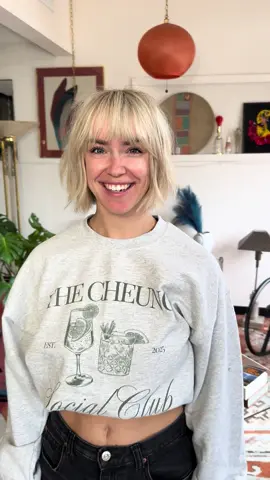 Screaming THIS BOB! October books are now open. Link in bio. #cuttingspecialist #denverhairstylist #denversalon #shorthairstyles #bobwithbangs 