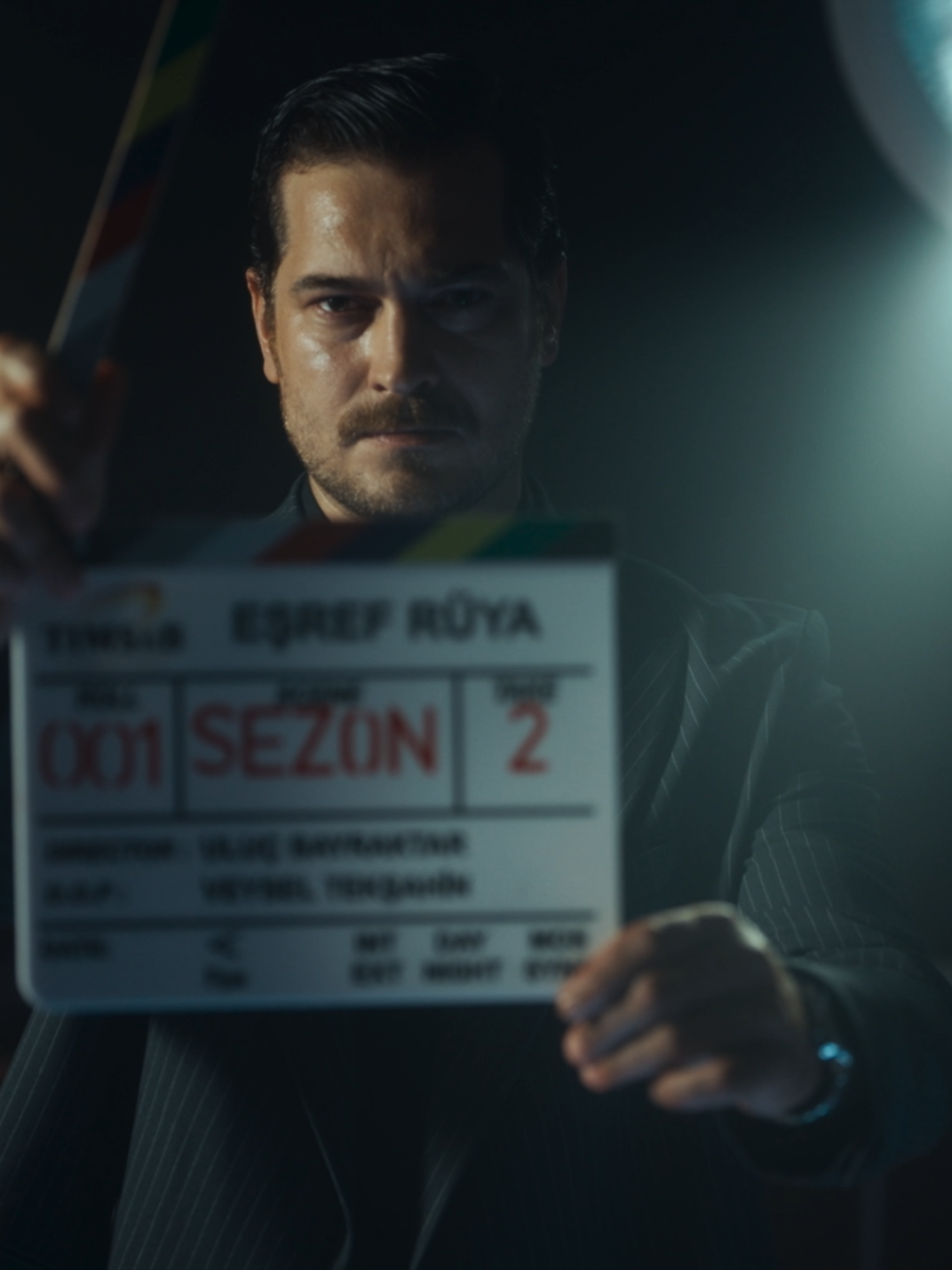 Eşref Tek 2. sezona hazır… Peki ya sen? 🔥 #EşrefRüya yeni sezonuyla yakında #KanalD’de! @kanald @timsandb