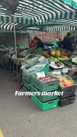 Mi actividad favorita del fin de semana es el farmers market 