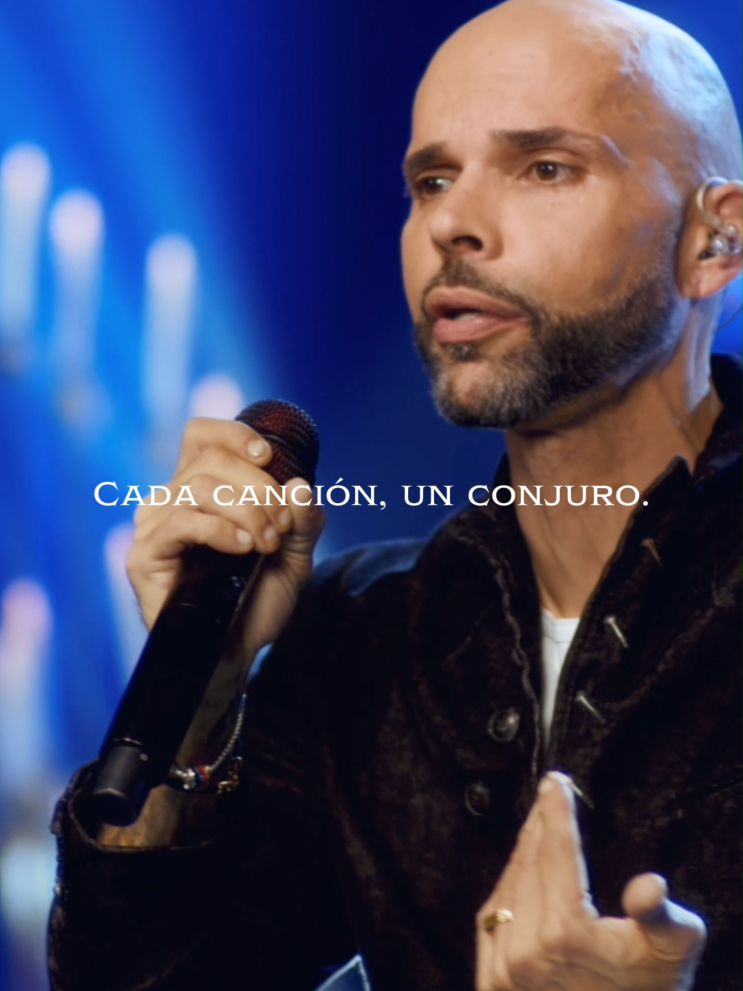Alquimia no es solo un álbum… es un universo de emociones. En cada canción hay una historia, un suspiro, un deseo escondido. 🎼 En este capítulo, abrimos el libro y dejamos que leas entre líneas. Lo que viene es pasión, poesía… y esa magia que solo puede nacer del alma. 💫 Soy Gus Ormo, el Príncipe de la Música… bienvenido a mi mundo. #GusOrmo #NuevoLanzamiento #Alquimia #100Suspiros #MúsicaDelAlma