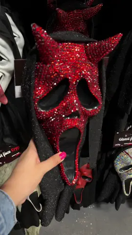Red Bling Ghostface is here to steal the spotlight 🩸#ghostface #ghostfacecostume #pinkghostface #costumeideas #ghostfacemask 