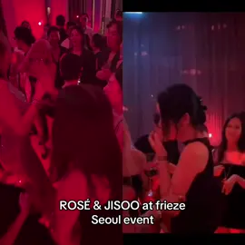 ROSÉ & JISOO at frieze Seoul event #BLACKPINK #ROSÉ #JISOO #CHAESOO 