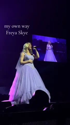 Love this song!! She’s so talented 💖 @Freya Skye #myownway #freyaskye #worldscollide #dzworldscollidetour #fyp 