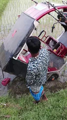 গাড়ি খাইয়া মদ চালালে এরকমই হয় ,,,।