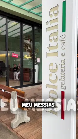 Em uma tarde de café e reunião do Ministério de Mulheres ☕✨,  cada conversa parecia um lembrete de como Deus está presente em cada detalhe da nossa vida. Ao editar esse vídeo, coloquei a música ‘Your Way’s Better’ e ela não poderia combinar mais com o que sinto. 🎶❤️ ‘Seu caminho é melhor do que o meu…’ Quantas vezes tentamos traçar nossos próprios planos, achando que sabemos o que é melhor. Mas Ele vê além do nosso olhar, conhece cada curva e cada passo que precisamos dar. Cada escolha Dele é perfeita, mesmo quando não entendemos na hora.  Servir a Jesus é descobrir que a verdadeira felicidade não está no que buscamos para nós mesmos, mas no que encontramos ao confiar completamente no Seu plano. É sentir o coração leve, a alma em paz e a vida cheia de propósito.  Hoje, meu coração só quer dizer: Senhor, Teu caminho é sempre melhor. 🙌🏼❤️✨   #cafeteria  #amizadecristã #jesus 