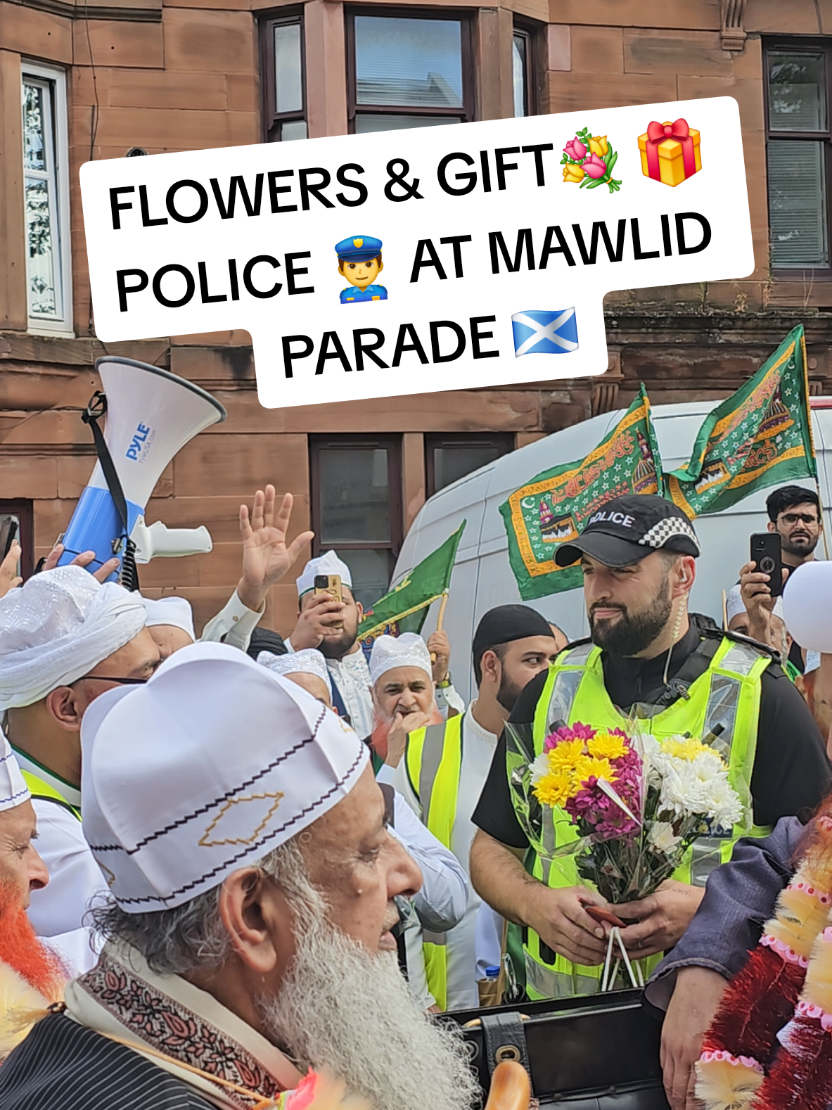 Flowers and gifts to Police 💐🎁👮‍♂️🏴󠁧󠁢󠁳󠁣󠁴󠁿 #muslimtiktok #islamic_video #peace #parade #glasgow Mawlid Parade Birthday Celebrations Prophet Muhammad ﷺ 