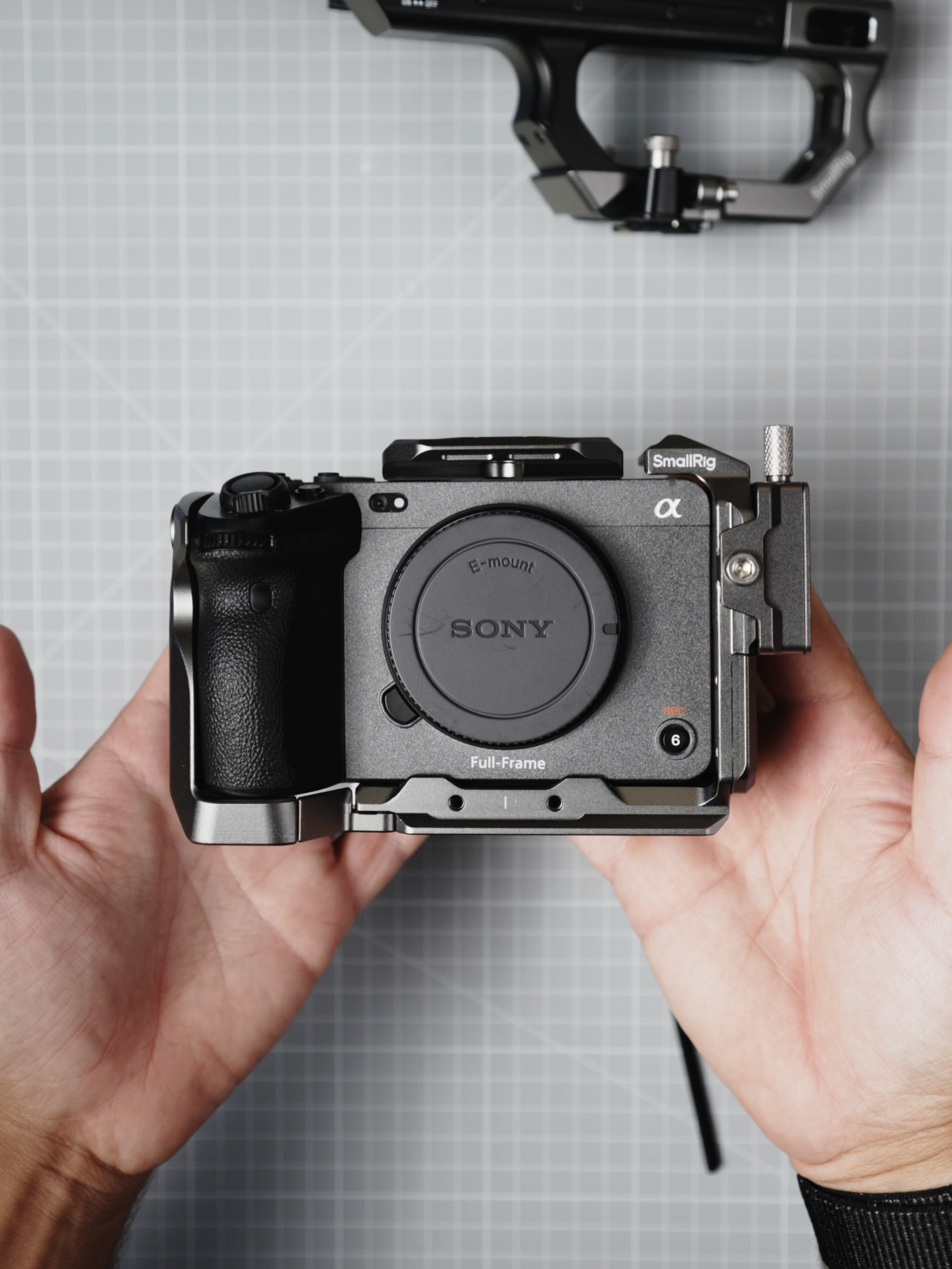 SmallRig 4771 + FX3. Done. @smallrig.global #smallrig #sonyfx3cage #sonyfx3