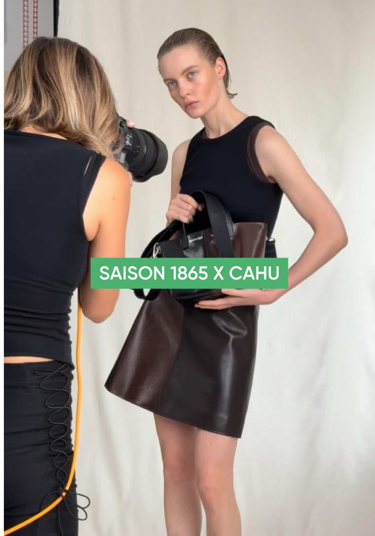 Saison 1865 X Cahu Découvrez la collection exclusive entre Saison 1865 et la marque Cahu sur printemps.com et en magasin.  #Saison1865xCahu #Saison1865 #Printemps #backstage 