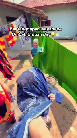 Wayae mak mak tampil😆🤘🏻#tiktokviral #emakemak #jaranan #tiktok #tiktokviral 