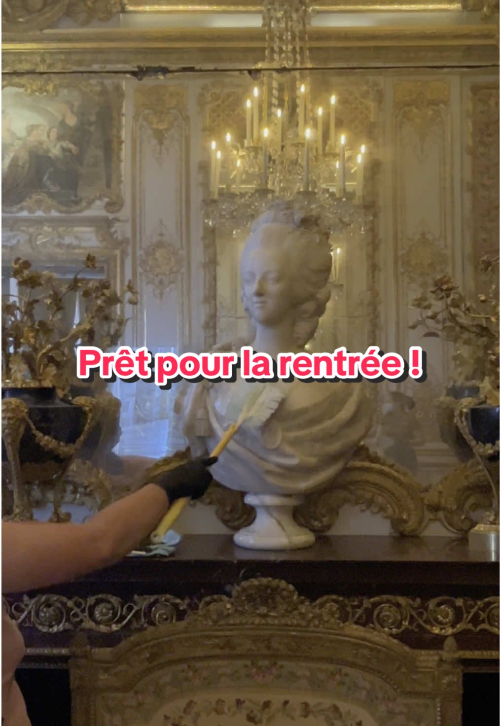🧹🙌 Le château de Versailles fait sa rentrée et se prépare à vous accueillir plus beau que jamais ! // 🧹🙌 The Palace of Versailles wishes you a happy return to work and is preparing to welcome you, looking more beautiful than ever! #chateaudeversailles #versailles #traveltiktok 