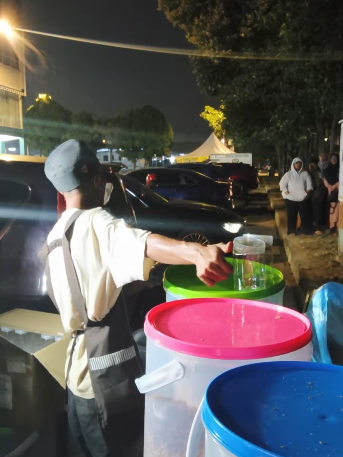 mohon MAAF, billion MAAF dari saya, dan rasa 😭😭😭 terharu sampai tengah malam nonstop orang beratur sampai titik penghabisan semua yang saya bawa untuk jualan walkin ni. billion kata terimakasih yang kesekian kali untuk semuanya. 😭😭😭😭😭🙏🙏🙏🙏🙏🙏🙏🙏🙏🙏🙏🙏🙏🙏🙏