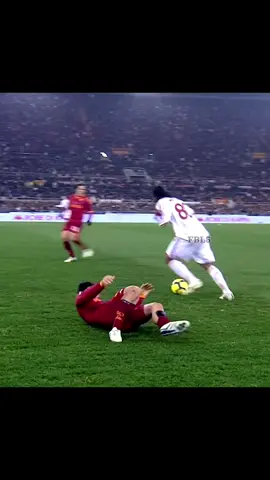 Ronaldinho🌟Most Bizarre Skills in Milan #footballislife4_ 